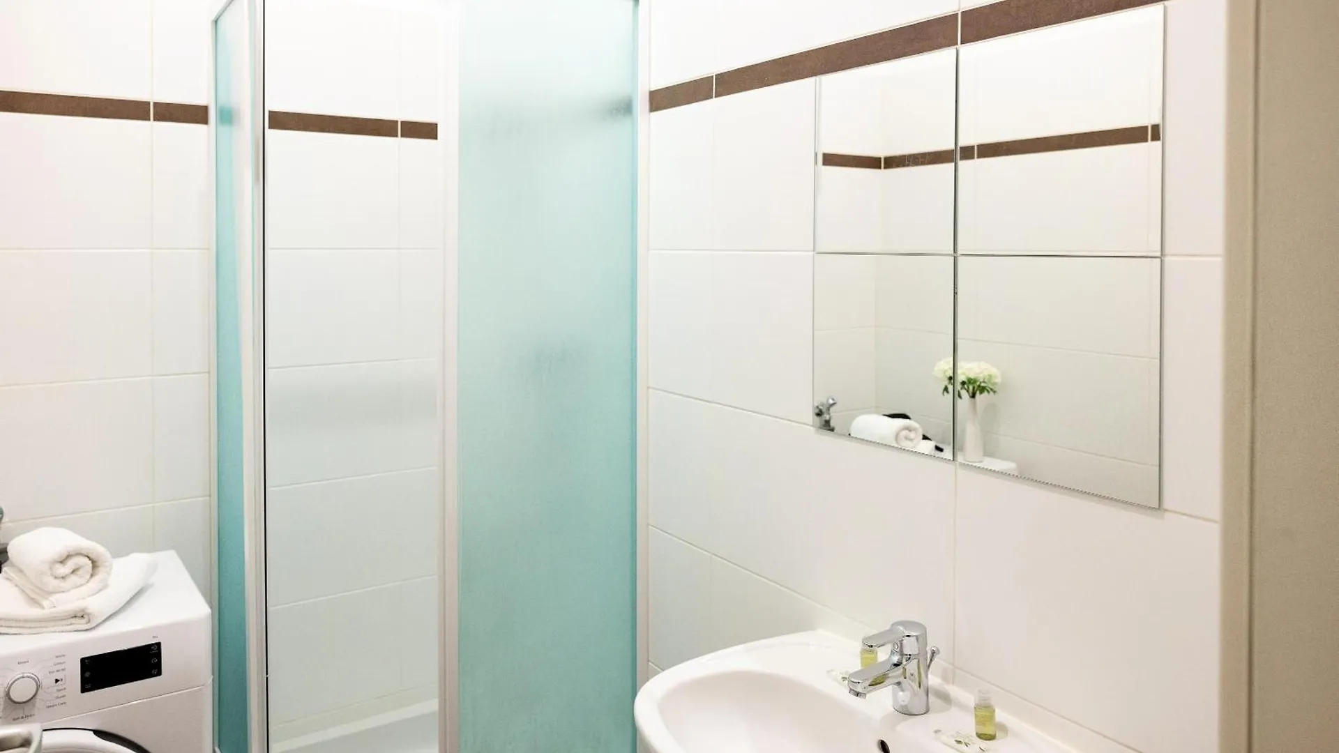 Stylish One Bedroom Apartment With Free Parking Wenen Oostenrijk