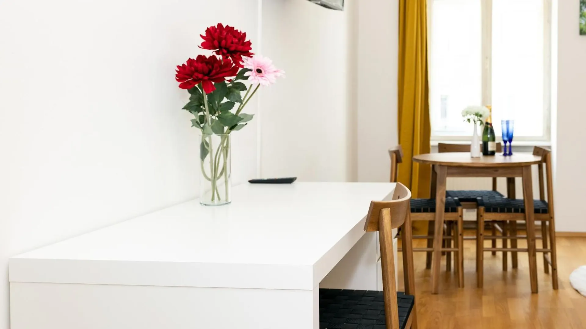 Stylish One Bedroom Apartment With Free Parking Vienna