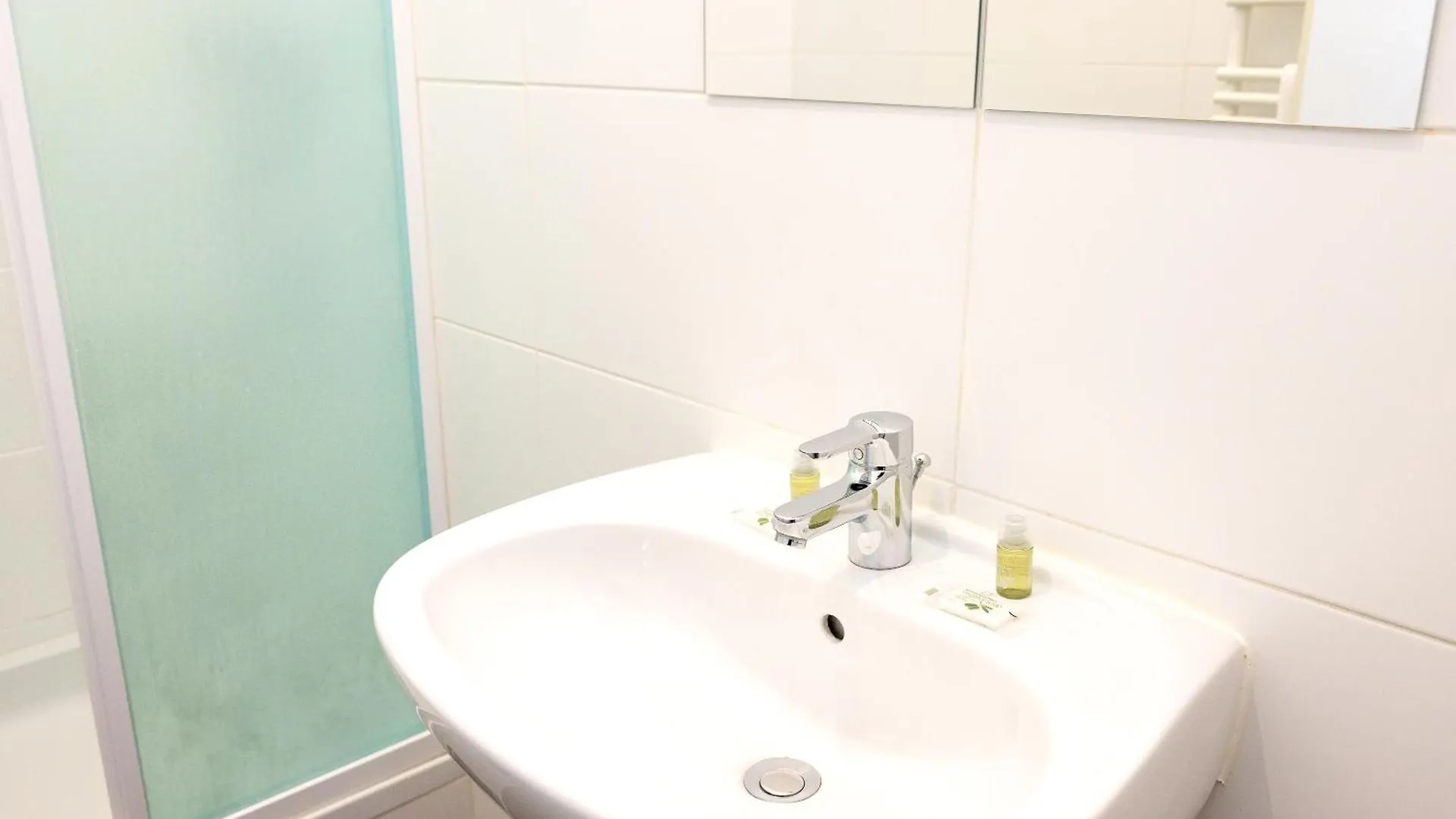 Stylish One Bedroom Apartment With Free Parking Vienna